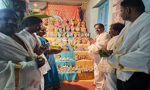 நவராத்திரி திருவிழாவையொட்டி கொலுமண்டபத்தில் எழுந்தருளிய கன்னியாகுமரி பகவதி அம்மன்