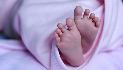 கட்டிலில் இருந்து தவறி விழுந்து 3 வயது பெண் குழந்தை பலி