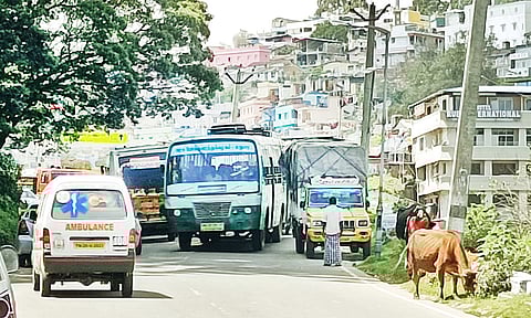 மூஞ்சிக்கல் பகுதியில் ஏற்பட்டுள்ள போக்குவரத்து நெரிசல்.