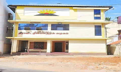 ஒழுகினசேரி தி.மு.க. அலுவலகத்தில் கருணாநிதிக்கு வெண்கல சிலை அமைக்க ஏற்பாடுகள் தீவிரம்