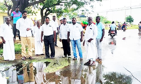 செந்தில்குமார் எம்.எல்.ஏ. ஆய்வு செய்த காட்சி.