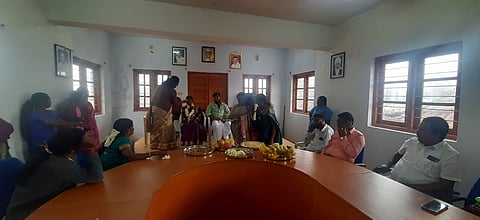 உலிக்கல் தேர்வுநிலை பேரூராட்சியில் ஆதிவாசி பெண்ணுக்கு வளைகாப்பு நிகழ்ச்சி