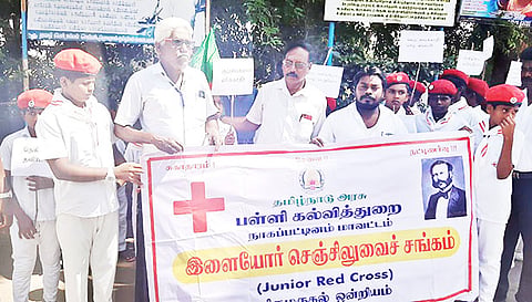சுற்றுச்சூழல் விழிப்புணர்வு பேரணி நடந்தது.