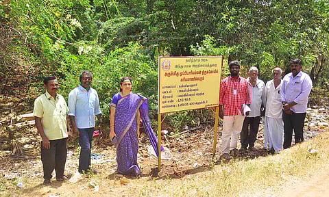 மீட்கப்பட்ட இடத்தில் அதிகாரிகள் வைத்துள்ள அறிவிப்பு பலகை.