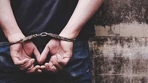 சட்ட விரோதமாக மது விற்பனையில் ஈடுபட்ட 24 பேர் கைது