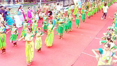 நாட்டியாஞ்சலி நிகழ்ச்சி நடந்தது.