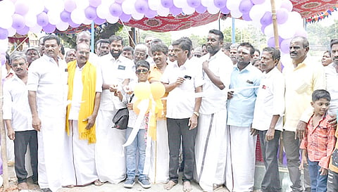 தலையாட்டி பொம்மைகள் விற்பனை அங்காடி திறப்பு விழா நடந்தது.