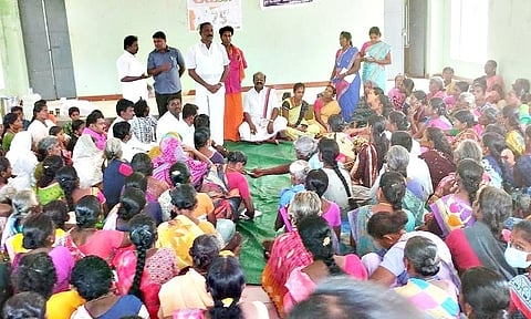 காஞ்சிரங்குடி ஊராட்சி தலைவர் முனியசாமி தலைமையில் கிராம சபை கூட்டம் நடந்தது.