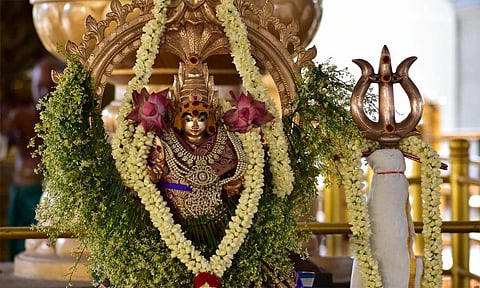 பக்தர்களின் பிரச்சனைகளை தீர்க்கும் குன்றி மணி மாரியம்மன்