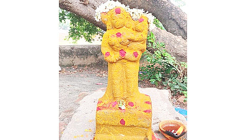 கண்டெடுக்கப்பட்ட அம்மன் சிலை.