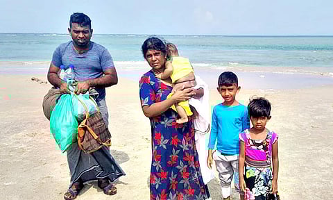 மீட்கப்பட்ட அகதிகள்.