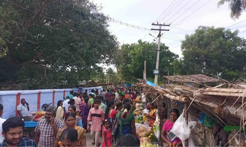 ராமசாமி கோவிலில் திரண்ட பக்தர்கள். 