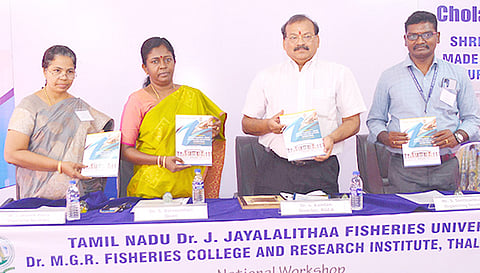 இறால் வளர்ப்பு குறித்த கையேடு வெளியிடபட்டது.