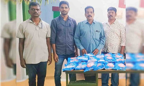 ரெயில்வே போலீசார் பறிமுதல் செய்த போதைபொருட்களை படத்தில் காணலாம்.