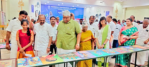 நேஷனல் பொறியியல் கல்லூரியில் ஓவிய கண்காட்சி நடந்த போது எடுத்தபடம்.