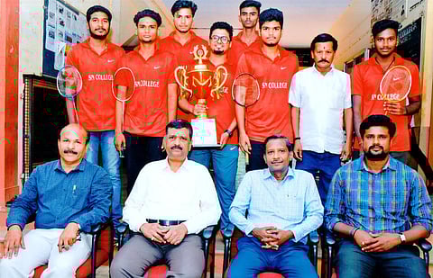 இறகு பந்து போட்டி