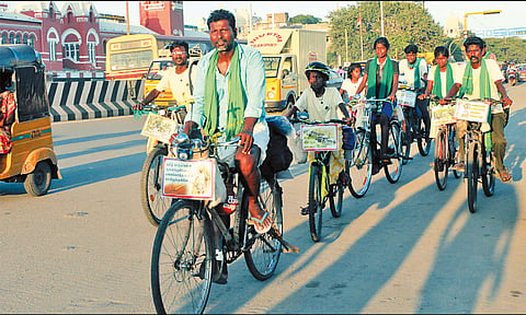 தமிழ்நாடு பனையேறிகள் பாதுகாப்பு இயக்கத்தினர்