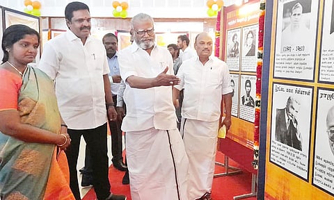 புகைப்பட கண்காட்சியை கல்யாணசுந்தரம் எம்.பி, துரை சந்திரசேகரன் எம். எல்.ஏ. , மேயர் சண்.ராமநாதன், துணை மேயர் அஞ்சுகம் பூபதி ஆகியோர் பார்வையிட்டனர்.