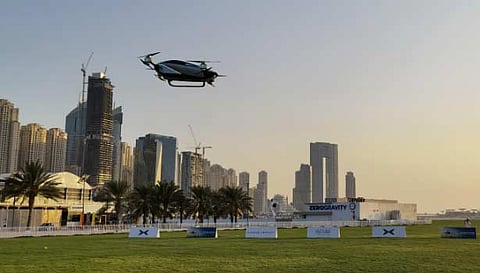 துபாயில் பறக்கும் கார் சோதனை - அசத்திய சீன நிறுவனம்