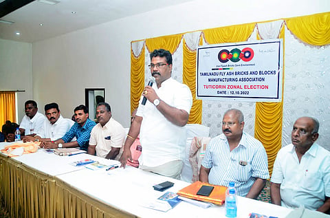 உலர் சாம்பல் செங்கல் தயாரிப்பாளர்கள் சங்க கூட்டம் நடந்தபோது எடுத்தபடம்.