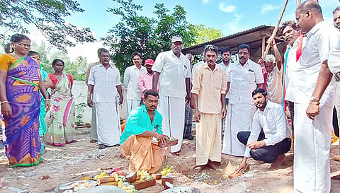 கட்டிடம் கட்டும் பணிக்கு ஷாநவாஸ் எம்.எல்.ஏ. அடிக்கல் நாட்டினார்.