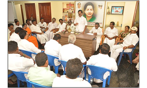 கிருஷ்ணகிரி கிழக்கு மாவட்ட அ.தி.மு.க. ஆலோசனை கூட்டம்