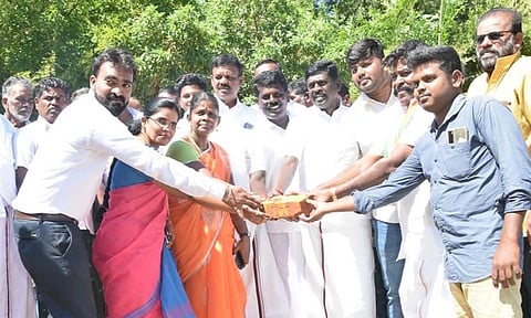 அடிக்கல் நாட்டு விழாவில் சிவபத்மநாதன் கலந்துகொண்டபோது எடுத்தபடம்.