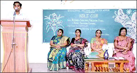 ஆராய்ச்சி கட்டுரைகள் வெளியிடும் நெறிமுறைகள் குறித்து பயிற்சி வழங்கப்பட்ட போது எடுத்த படம்