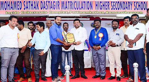 தன்னார்வலருக்கு விருது