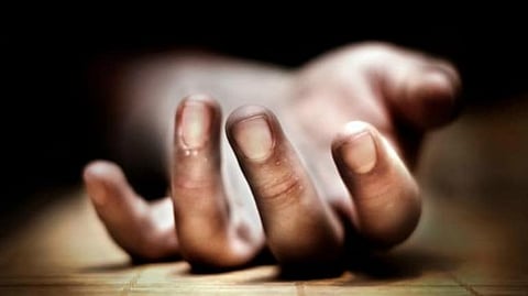 கோவையில் கடனை திருப்பி செலுத்த முடியாமல் வாலிபர் தற்கொலை