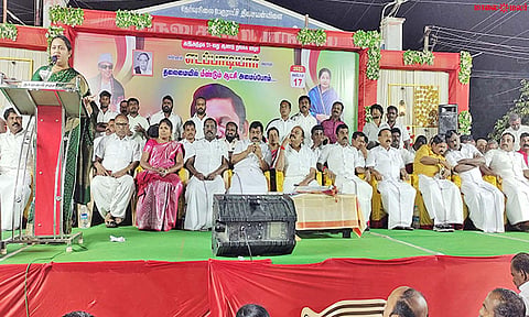 திசையன்விளையில் பொதுக்கூட்டம்; அ.தி.மு.க. சாமானிய மக்களுக்காக ஆரம்பிக்கப்பட்ட கட்சி- கொள்கை பரப்பு துணை செயலாளர் விந்தியா பேச்சு