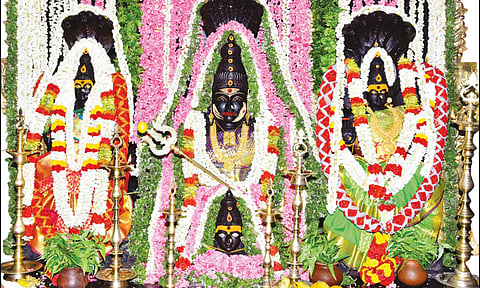 புளியங்குடி முப்பெரும் தேவியர் பவானி அம்மன் கோவிலில் ஐப்பசி பூஜை திருவிழா