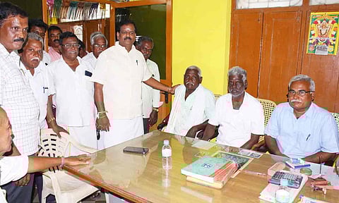 புதிய நிர்வாகிகள் பதவியேற்பு நடைபெற்ற காட்சி.