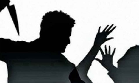 கருங்கல் அருகே கூலித்தொழிலாளியை அரிவாளால் வெட்டிய 2 பேர் கைது