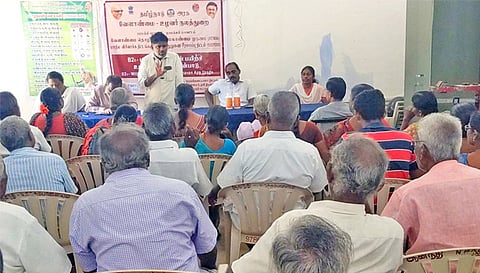 கந்தம்பாளையத்தில் உழவன் செயலி பயன்பாடுகள் குறித்து விவசாயிகளுக்கான பயிற்சி நடைபெற்ற போது எடுத்த படம்.