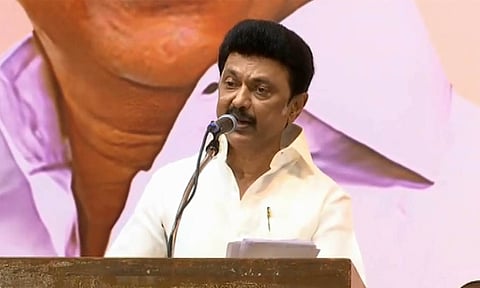 சாலை விபத்தில் உயிரிழந்த கர்ப்பிணி, தாயார் குடும்பத்தினருக்கு முதல்வர் ஆறுதல்... நிதியுதவியும் அறிவிப்பு