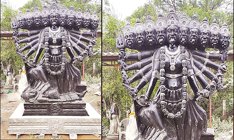 12 அடி உயரத்தில் ஒரே கல்லில் தத்ரூபமாக செதுக்கப்பட்ட காளி சிலை