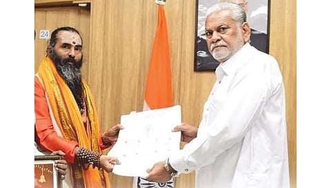 ஸ்ரீ விஸ்வகர்மா காயத்ரி தேவி கோவில் அடிக்கல் நாட்டு விழாவில் பிரதமருக்கு அழைப்பிதழ்.