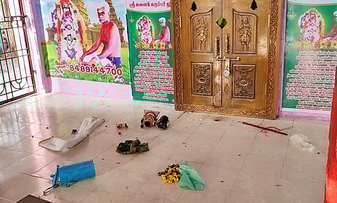 கருப்பர் கோவில் சாமி சிலைகள் உடைப்பு