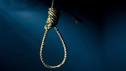 தீபாவளி பண்டிகைக்கு சொந்த ஊருக்கு கணவர் அனுப்பாததால் இளம்பெண் தற்கொலை
