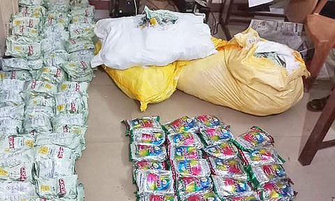 தோட்டத்தில் மூட்டை மூட்டையாக குட்கா பதுக்கல்- பஞ்சாயத்து உறுப்பினரின் கணவர் கைது