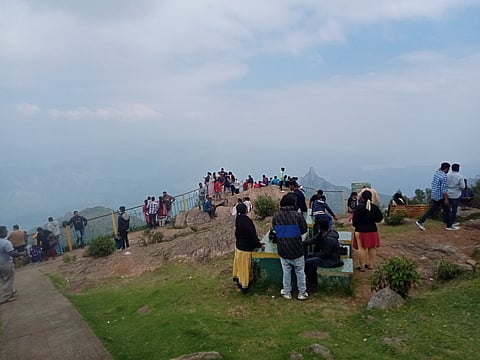 கொடநாட்டில் குவிந்த சுற்றுலா பயணிகள்