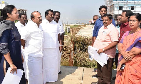 அடையாறு ஆற்றில் வெள்ள தடுப்பு பணிகளை அமைச்சர் தா.மோ.அன்பரசன் ஆய்வு