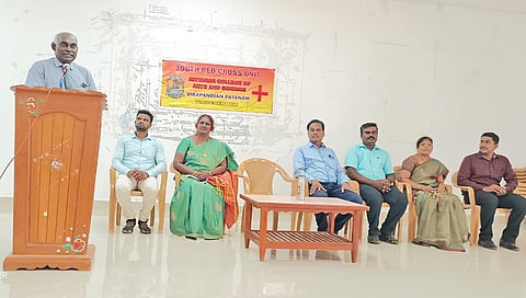 யோகா பயிற்சி பட்டறை நடைபெற்ற போது எடுத்தபடம்.