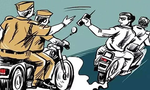 அண்ணன்-தம்பியிடம் செல்போன் பறித்த 3 பேர் கைது