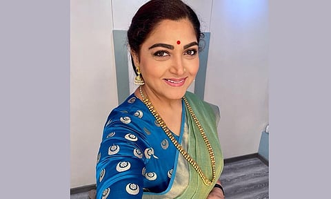 பெண்களின் கண்ணியம், சுயமரியாதைக்கு கனிமொழி எப்போதும் துணை நிற்கிறார்- குஷ்பு புகழாரம்