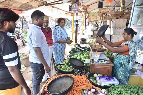 வ.உ.சி. மார்க்கெட்டில் காய்கறிகள் விலை உயர்ந்தது