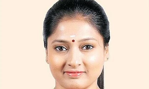 டுவிட்டரில் சர்ச்சைக்குரிய வகையில் குண்டுவெடிப்பு பற்றி எந்த பதிவும் செய்யவில்லை- நடிகை காயத்ரி ரகுராம்