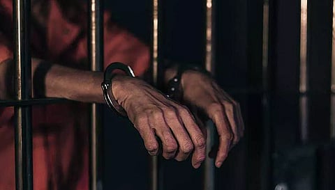 மோகனூர் பகுதியில் இருசக்கர வாகனங்கள் திருடிய 2 பேர் சிறையில் அடைப்பு