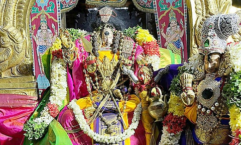 சிறப்பு அலங்காரத்தில் சுப்பிரமணிய சுவாமி-தெய்வானை.